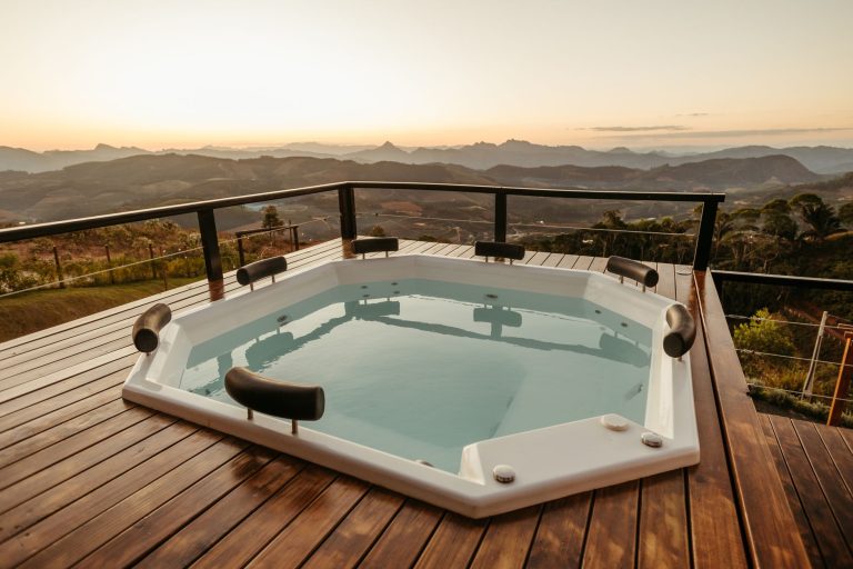 Ce dimensiune de jacuzzi aleg pentru doua, patru sau sase persoane?